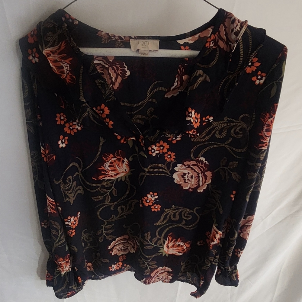 LADIES LONG SLEEVE SLEEVE LOFT BLOUSE.